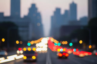 Dachowanie auta w centrum Warszawy. Co dokładnie wydarzyło się przy rondzie ONZ?