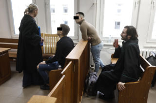 Łukasz Żak w sądzie. Sypie się linia obrony jego kolegów. Biegły: „Każdy ma obowiązek udzielenia pomocy”