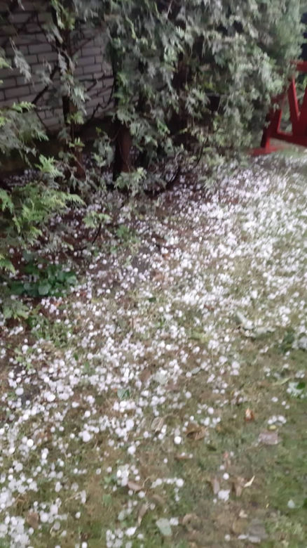Potężna nawałnica przeszła tej nocy nad województwem śląskim. Bilans strat to uszkodzone dachy, samochody i zalana izba przyjęć szpitala [ZDJĘCIA]