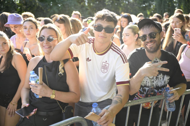 Fani w upale czekają na koncert The Weeknd. Tłumy w Warszawie