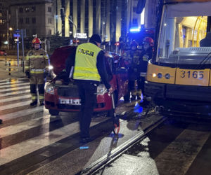 Dramatyczne zderzenie przewozu osób z tramwajem