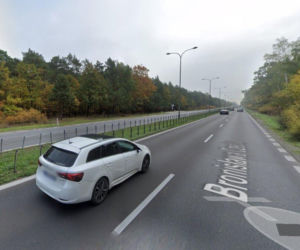 Opustoszały zespół przystankowy Bronisława Czecha-Las