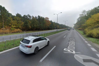 Opustoszały zespół przystankowy Bronisława Czecha-Las