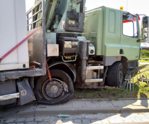 Tramwaj zderzył się z ciężarówką. Ranni pasażerowie i motorniczy!