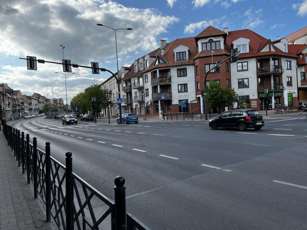   Ełk. Tłumy turystow odwiedzają to miasto. Jest największym na Mazurach