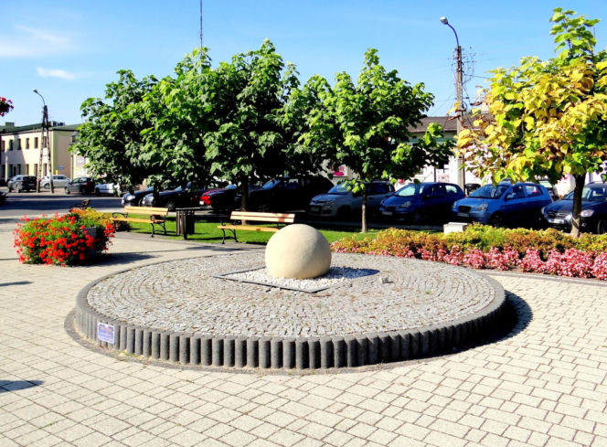 To jedno z najstarszych miast w woj. łódzkim. Było osadą słowiańską, a później siedzibą biskupów