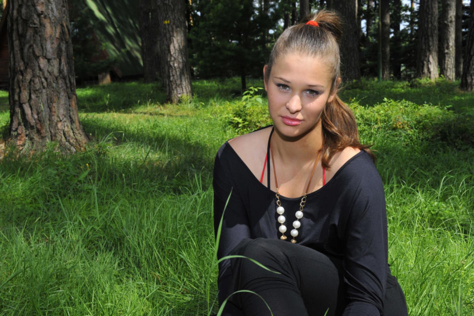 Anna Szymańczyk kiedyś i dziś. Tak aktorka zmieniała się od "Pierwszej miłości" do roli w "Znachorze"