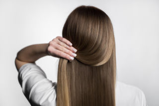 Bad hair day? Nie tej jesieni! Jak ujarzmić włosy, kiedy wilgoć daje się we znaki?