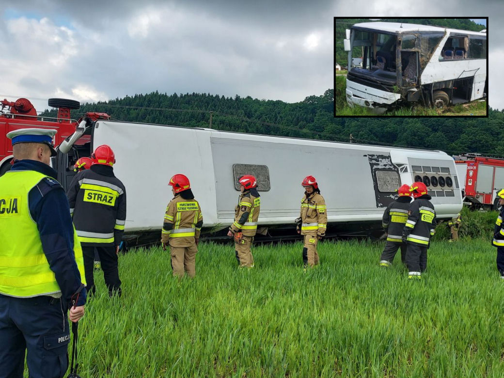 Autobus z dziećmi wyleciał z trasy. Liczba rannych w wywpadku Roztoce wzrosła