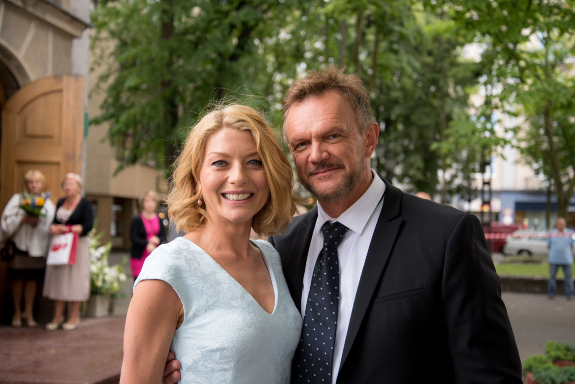 Aż po sufit odcinek 4, Joanna (Edyta Oszówka), Andrzej (Cezary Pazura)