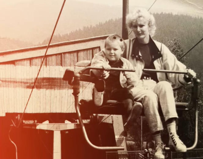 Karol Nawrocki kończy 43 lata! Zobacz, jak wyglądał w dzieciństwie