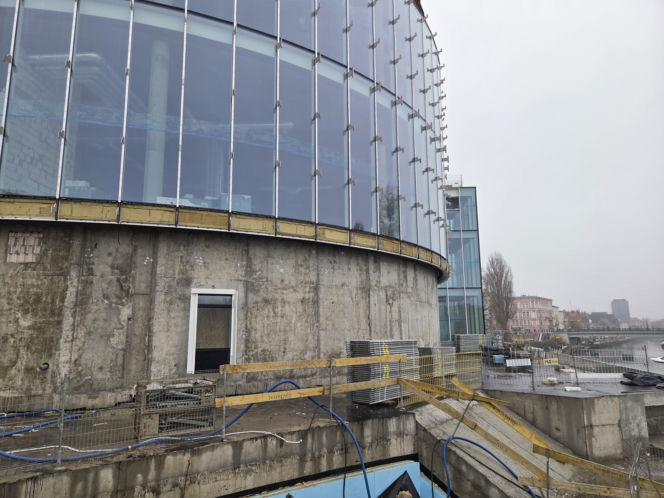 Duże opóźnienie rozbudowy Opery Nova. IV krąg wciąż w budowie