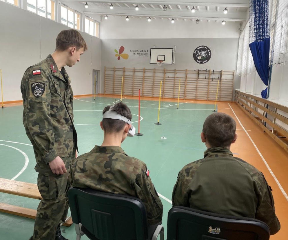 Uczniowie z Nowego Sącza w ważnym programie MON. Uczą  się latać dronami!