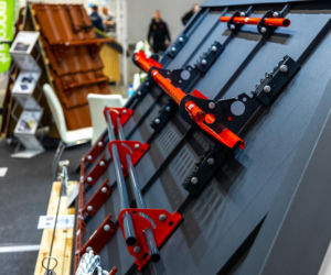 Akcesoria dachowe: bariery przeciwśnieżne, stopnie, ławy kominiarskie