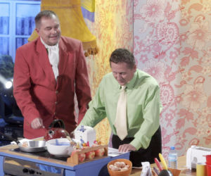 Święta wojna wraca do Telewizji Polskiej. Oto aktorzy