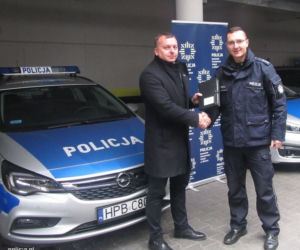 Pięc nowych radiowozów zasiliło flotę Komend Powiatowych Policji w Oławie i w Jaworze. 