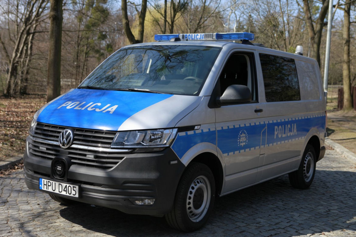 Nowe policyjne furgony patrolowe 