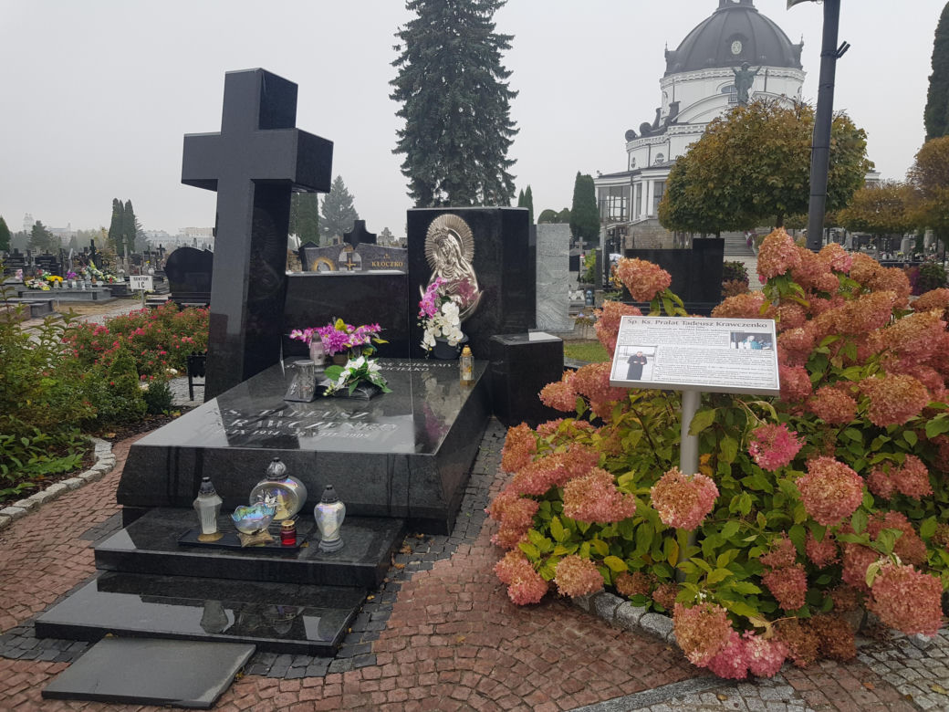 Zrobiliśmy spacer po białostockich nekropoliach. Sprawdź w jakim stanie są nagrobki historycznych postaci [ZDJĘCIA]