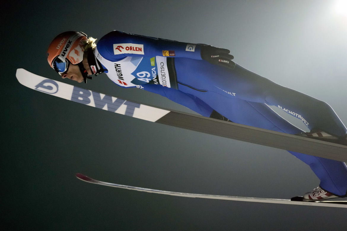 Wielka chwila Dawida Kubackiego! Polak odebrał brązowy medal mistrzostw świata.