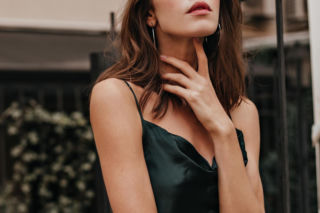 Leśna zieleń będzie najbardziej eleganckim i luksusowym kolorem 2026 roku. Zaproś ją do swojej szafy