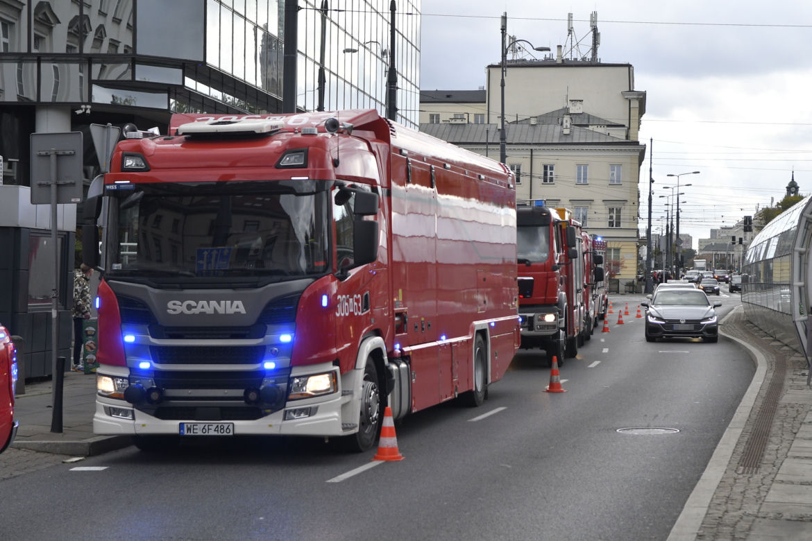 Pilna akcja służb pod biurem rzecznika praw obywatelskich. Tajemnicza fiolka w kopercie 