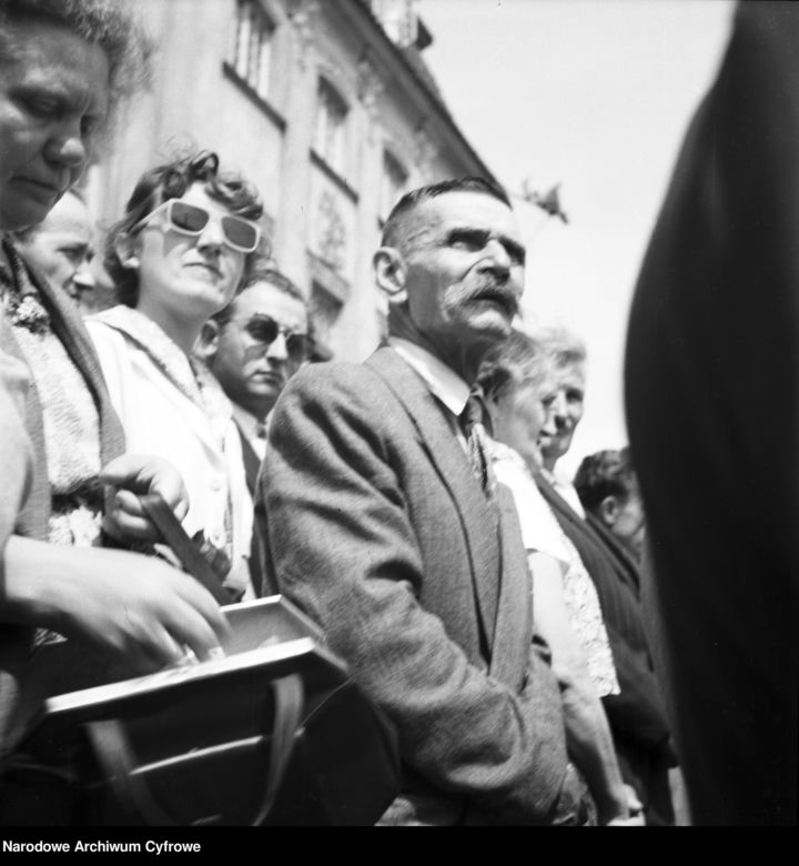 Uroczystość Bożego Ciała w Warszawie celebrowana przez Prymasa Polski kardynała Stefana Wyszyńskiego - 1957 rok