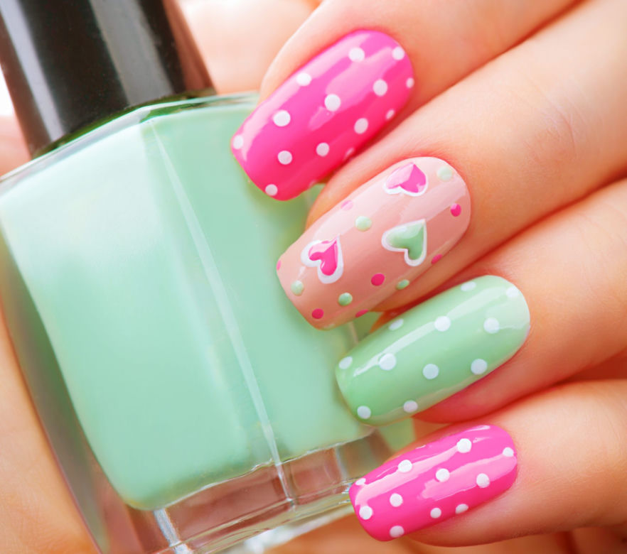 Manicure inspirowany lalkami Barbie 
