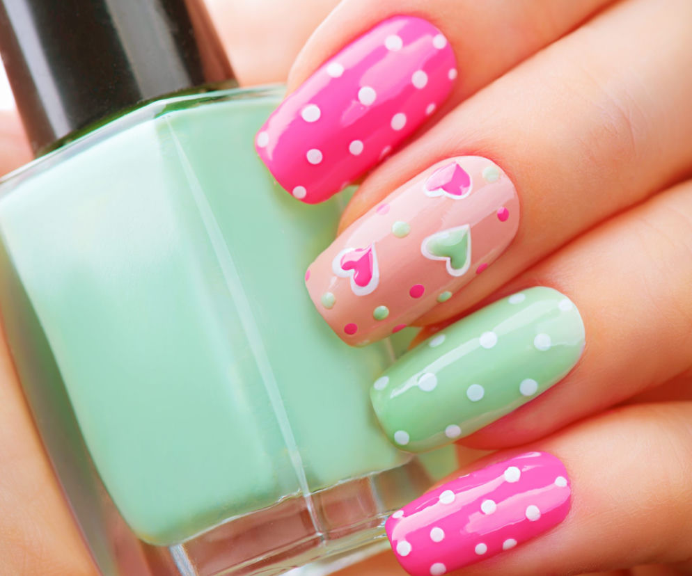 Manicure inspirowany lalkami Barbie 