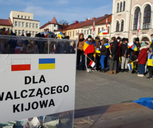 Młodzi ludzie - solidarni z walczącą Ukrainą 