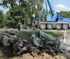 Wypadek w Grębiszewie. Tak wyglądają zmasakrowane pojazdy