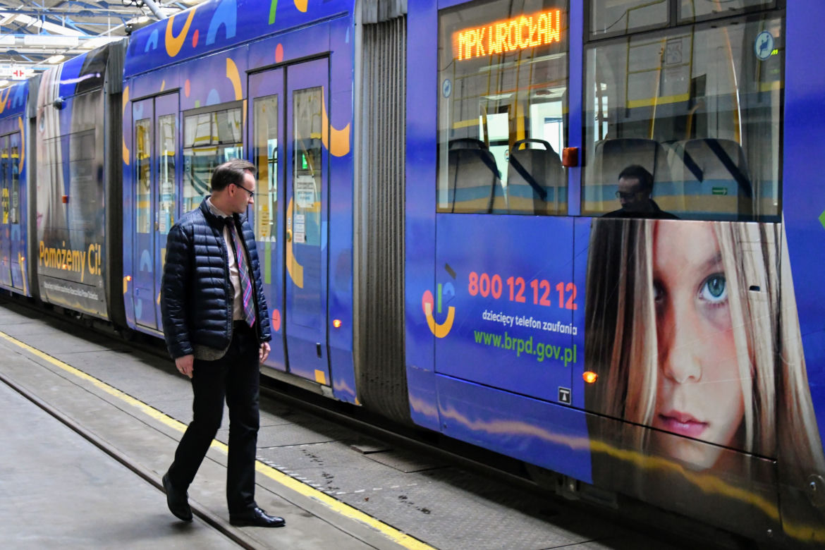 Wrocławski tramwaj będzie promował telefon zaufania dla dzieci