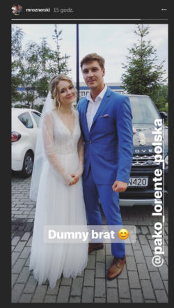Mikołaj Roznerski na ślubie siostry Agaty
