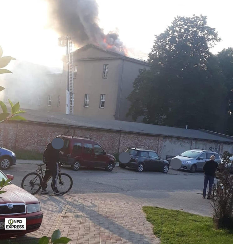 Lubliniec: W szkole wybuchł GROŹNY POŻAR! Akcja ma trwać nawet kilka godzin
