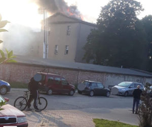 Lubliniec: W szkole wybuchł GROŹNY POŻAR! Akcja ma trwać nawet kilka godzin