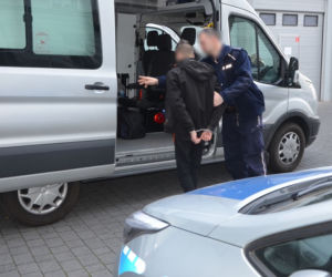 Łupem złodzieja padły żelki i krówki