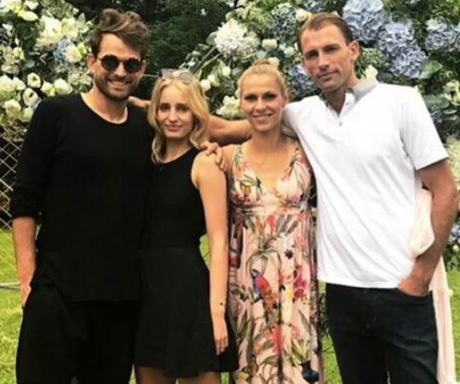Łukasz Kubot z dziewczyną Kasią Piter. Trener Maciej Synówka z partnerką