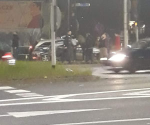 Dramatyczny wypadek radiowozu w centrum Częstochowy. Ranni policjanci trafili do szpitala [ZDJĘCIA]