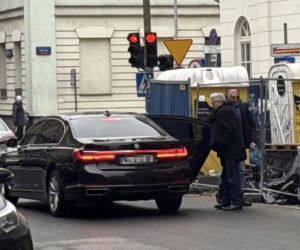 Bronisław Komorowski gnał do krawca z dżinsami. Po drodze złamał prawo!