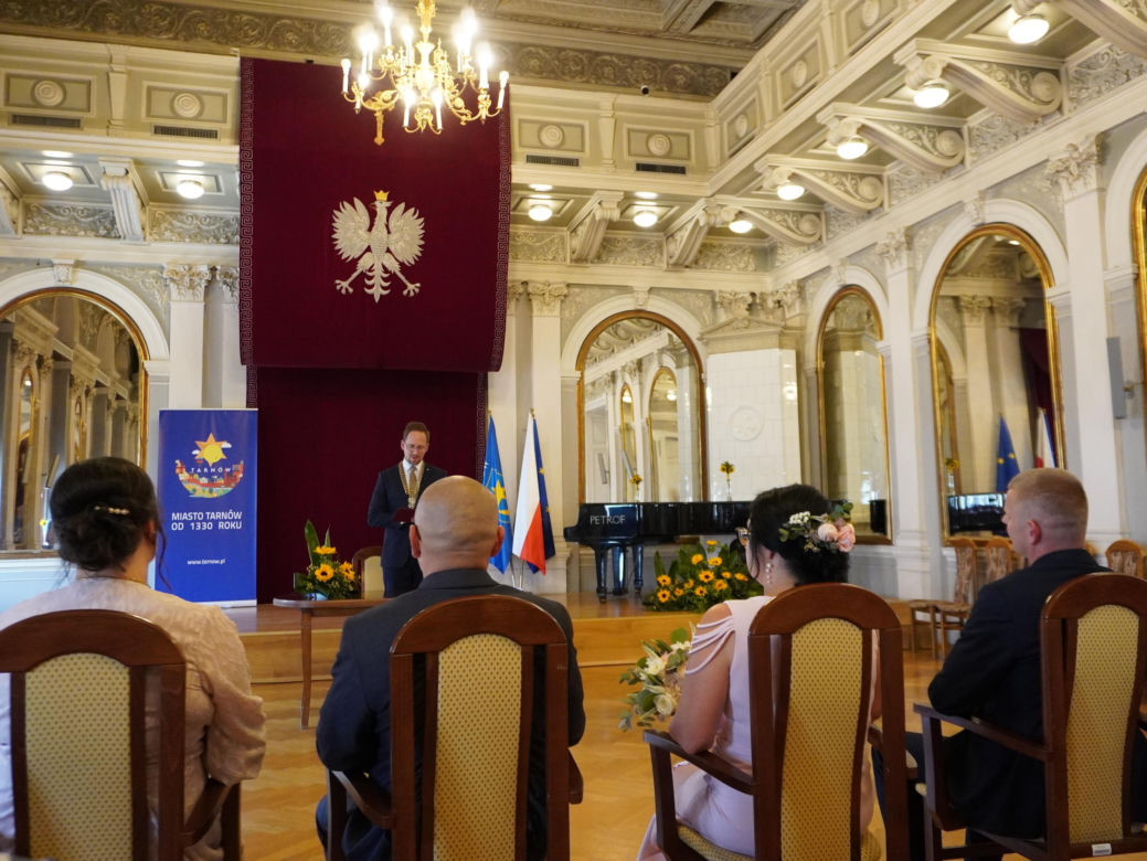 Prezydent Tarnowa udzielił ślubu. Anna i Mariusz powiedzieli sobie „tak” w Sali Lustrzanej