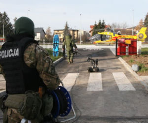 Bomba na pokładzie helikoptera. Nietypowa akcja służb
