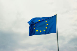 Nowe porozumienie celne z USA zatwierdzone przez kraje członkowskie UE 