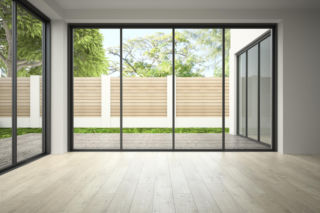 Więcej niż materiał i kolor – na co zwrócić uwagę, zamawiając okna?