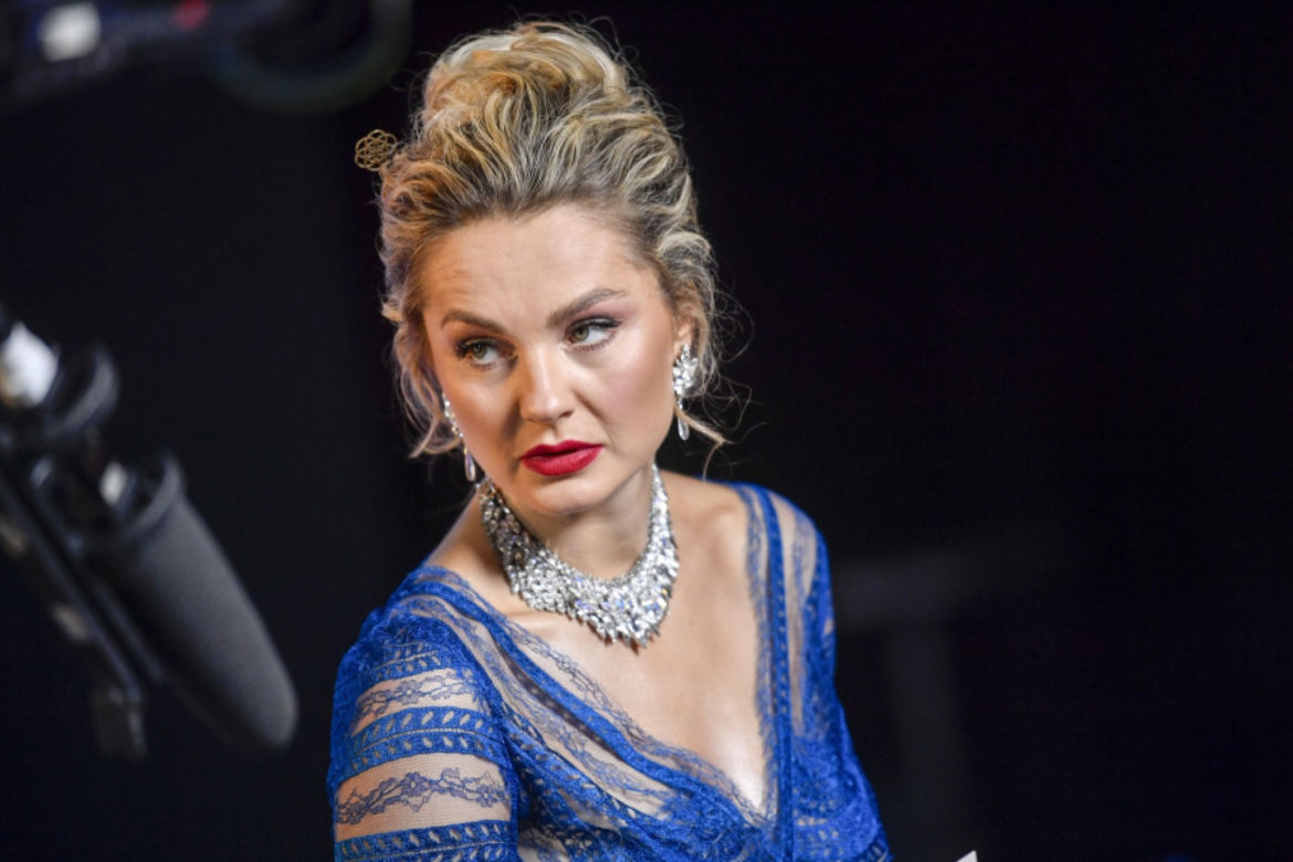Małgorzata Socha z ranami twarzy