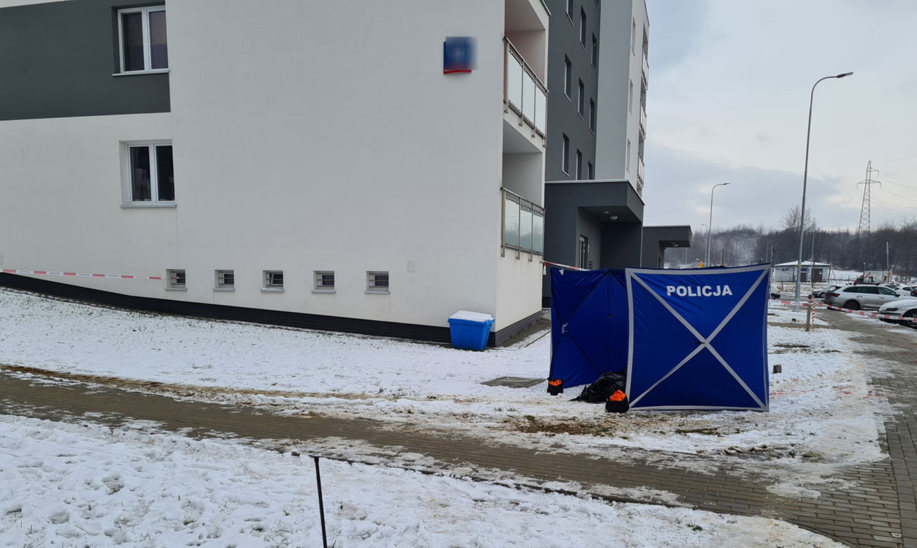 Rzeszów. Ciało 47-latki z ranami kłutymi przed blokiem! 42-latek zatrzymany po obławie