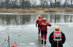 Tragedia na Dolnym Śląsku. Wędkarz wpadł pod lód na Jeziorze Leśniańskim