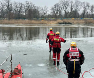 Tragedia na Dolnym Śląsku. Wędkarz wpadł pod lód na Jeziorze Leśniańskim