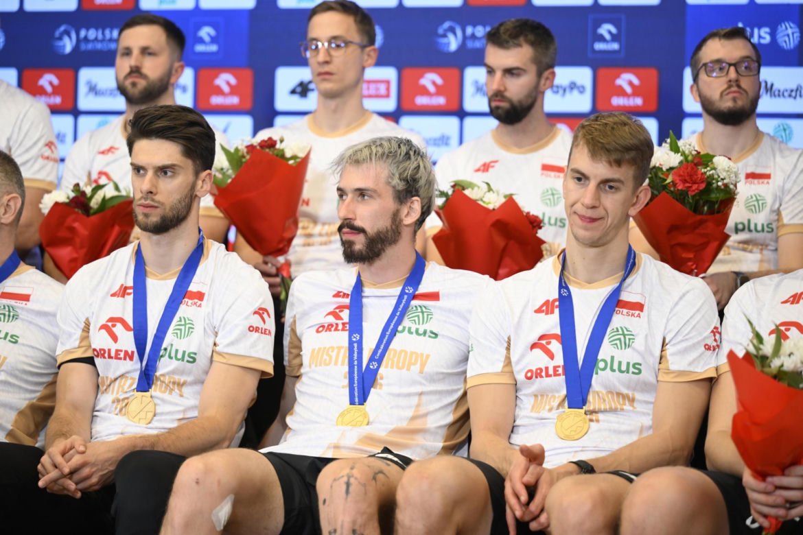 Złoci medaliści ME przywitani przez kibiców na lotnisku