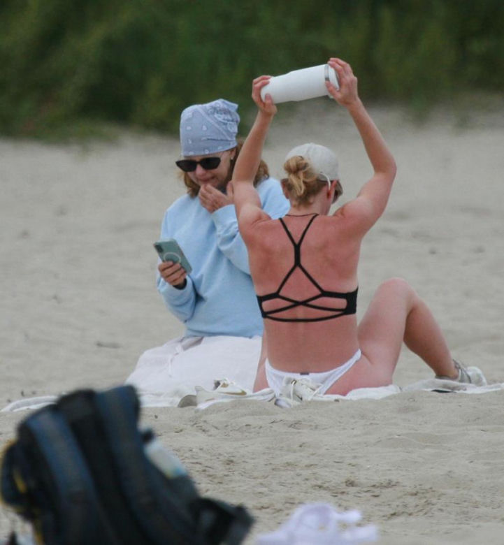 Ewa Skibińska na plaży