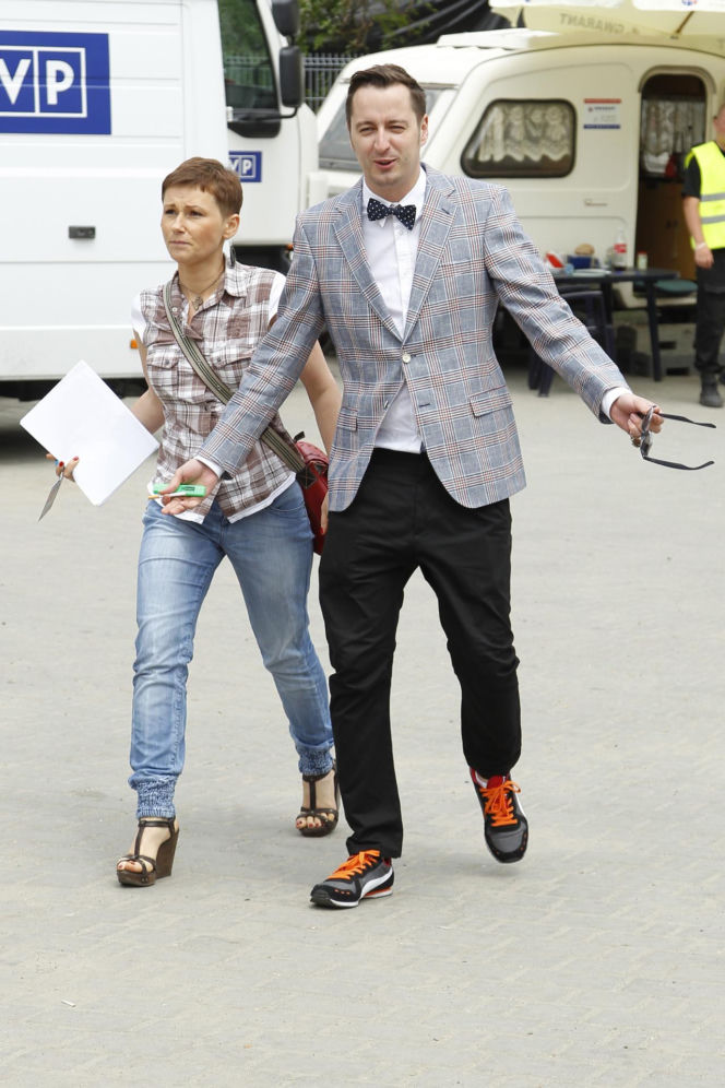 Tak na początku kariery wyglądał Piotr Kędzierski. Dziś trudno go rozpoznać na starych zdjęciach