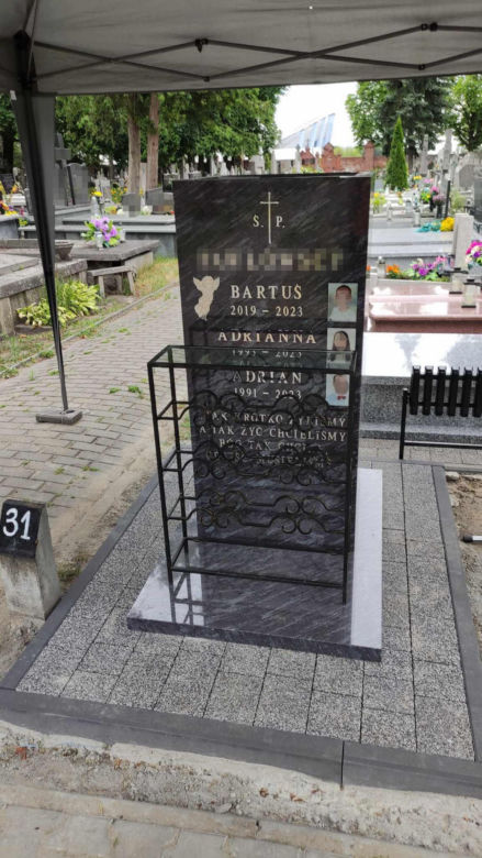 Bartuś i jego rodzice zginęli w wypadku na Węgrzech. Napis na grobowcu wyciska ostatnie łzy